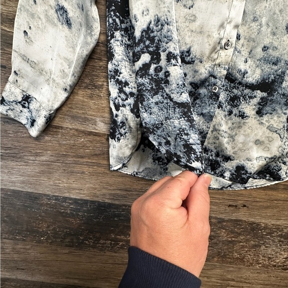 Eva Longoria Black and White Button Down Shirt with Unique Pattern - Picture 3 of 8